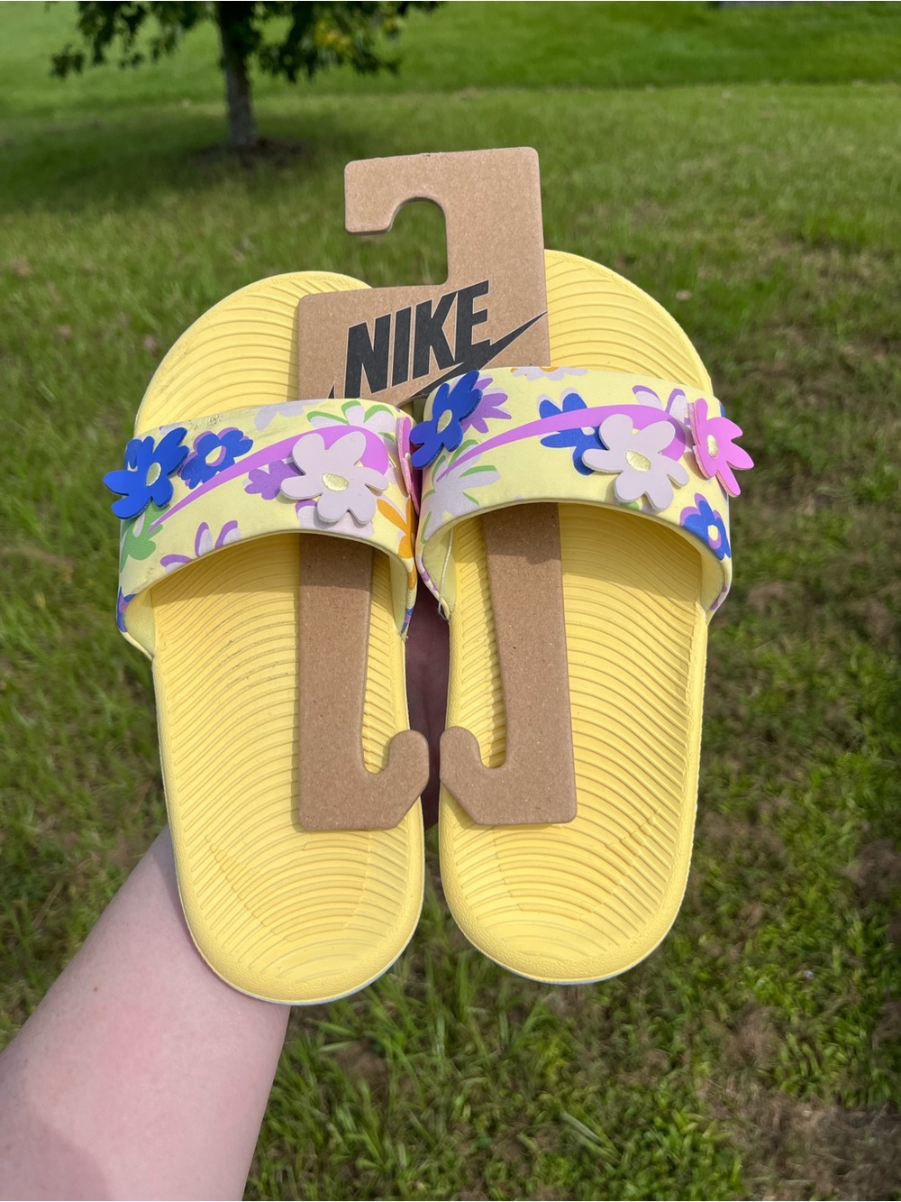 NWOT Nike Girls' Kawa Yellow Slide Sandals with Multicolor Floral Strap Size 2Y